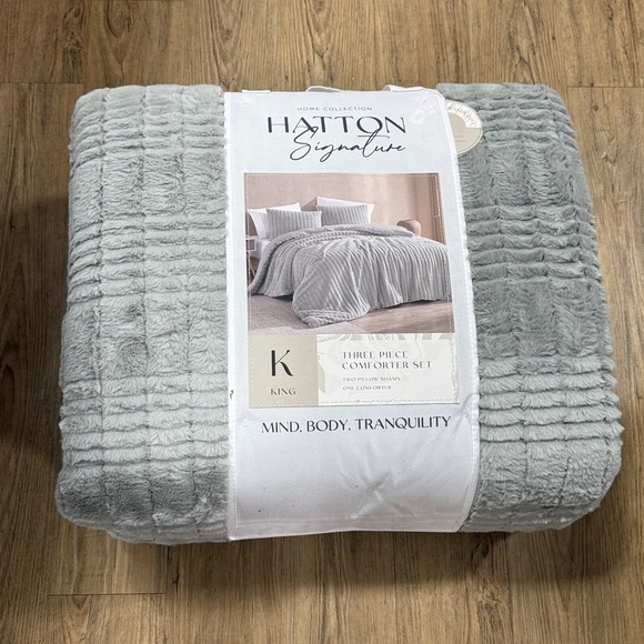 Hatton Signature 
3pc Luxury Faux Fur Comforter Set - Picture 1 of 6